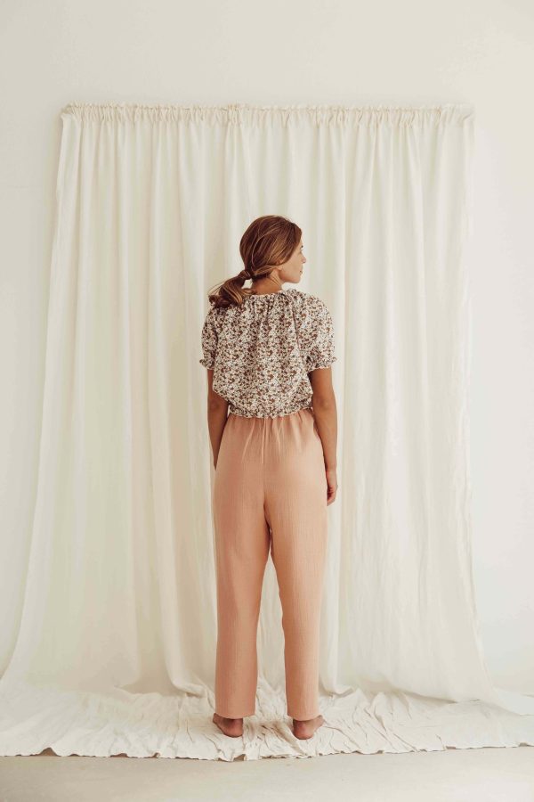 the organic cotton Levi Pants in Peach by the brand LiiLU