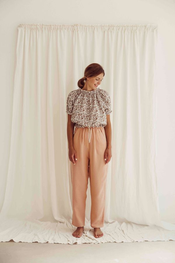 the organic cotton Levi Pants in Peach by the brand LiiLU