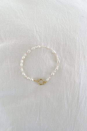 Pearl anklet 05 in white made for Morsel Store by the brand Lily & May