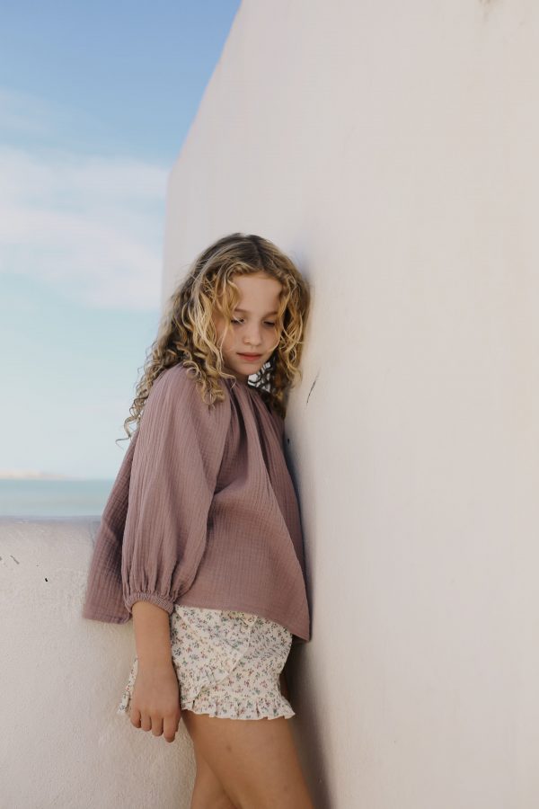 girl wearing the organic cotton Bella Shorts in Ecru Floral paired with the matching Liilu Blouse in Lavender by the sustainable brand Liilu, curated by Morsel Store, located on Mallorca