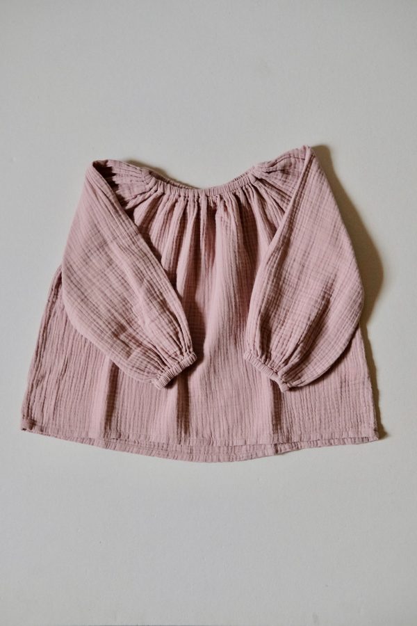 the Liilu Blouse in Pale Mauve organic muslin cotton by the sustainable brand LiiLU, curated by Morsel Store located on Mallorca