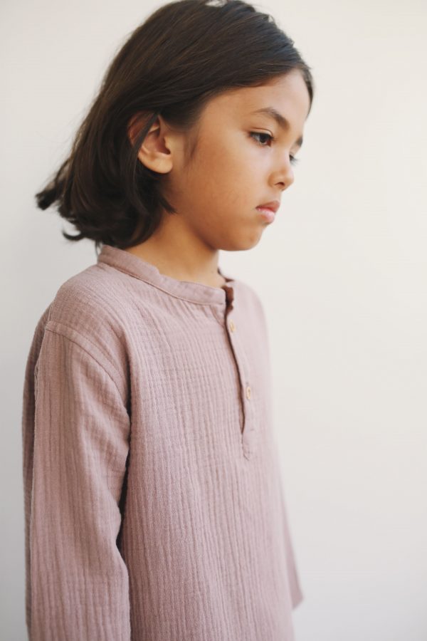boy wearing the Leonard Shirt in Pale Mauve organic muslin cotton by the sustainable brand LiiLU, curated by Morsel Store located on Mallorca
