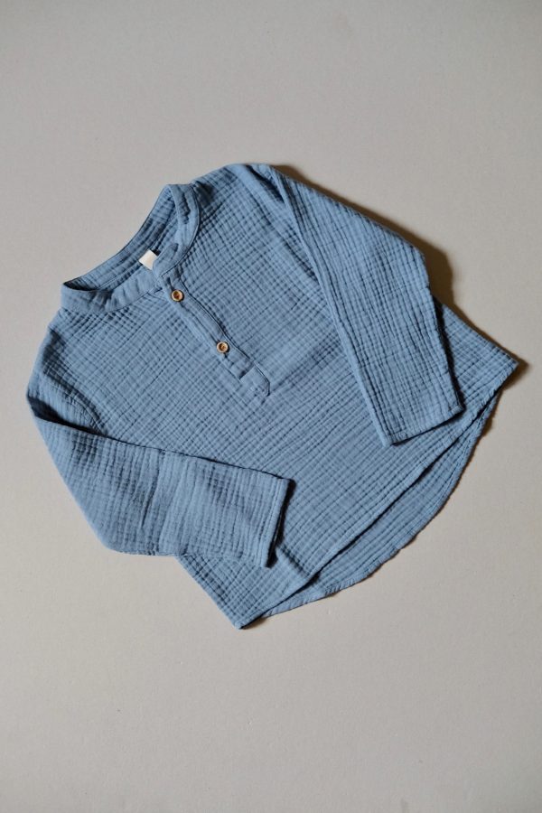 the Leonard Shirt in Storm Blue organic muslin cotton by the sustainable brand LiiLU, curated by Morsel Store located on Mallorca