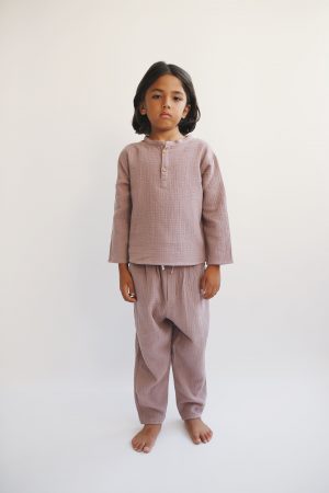 boy wearing the Levi Pant in Pale Mauve organic muslin cotton paired with the Leonard Shirt by the sustainable brand LiiLU, curated by Morsel Store located on Mallorca