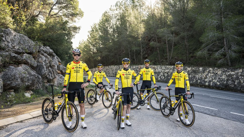 Jonas Vingegaard på decembers måned træningslejr med Team Visma | Lease a Bike