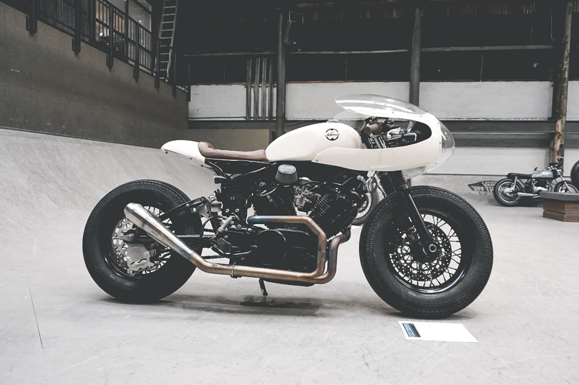 Yamaha TR1 Cafe Racer “The Pearl” – Moto Adonis