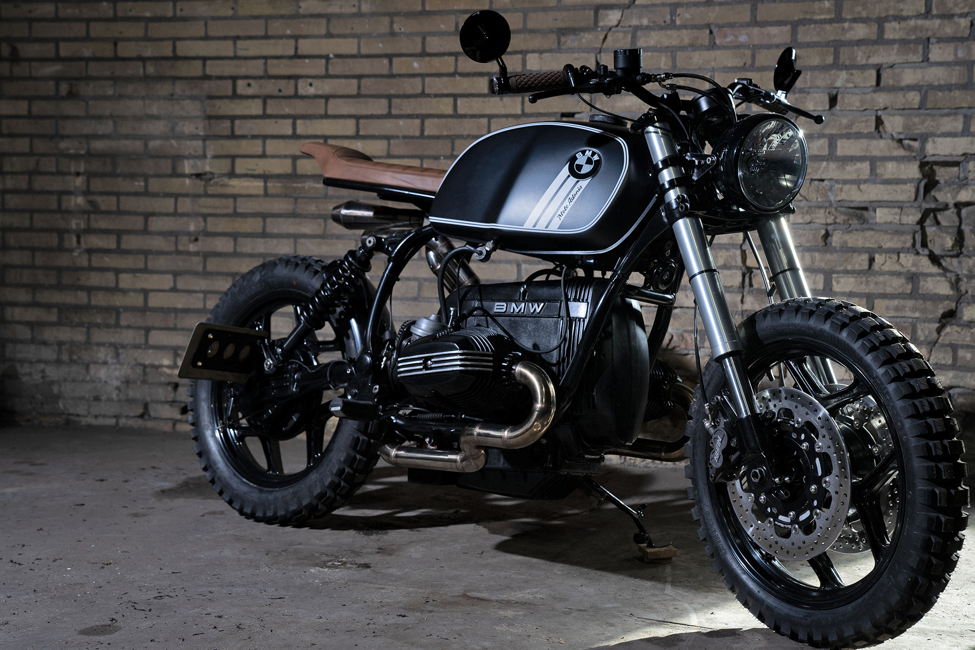 BIG dude s BMW R80 Moto Adonis