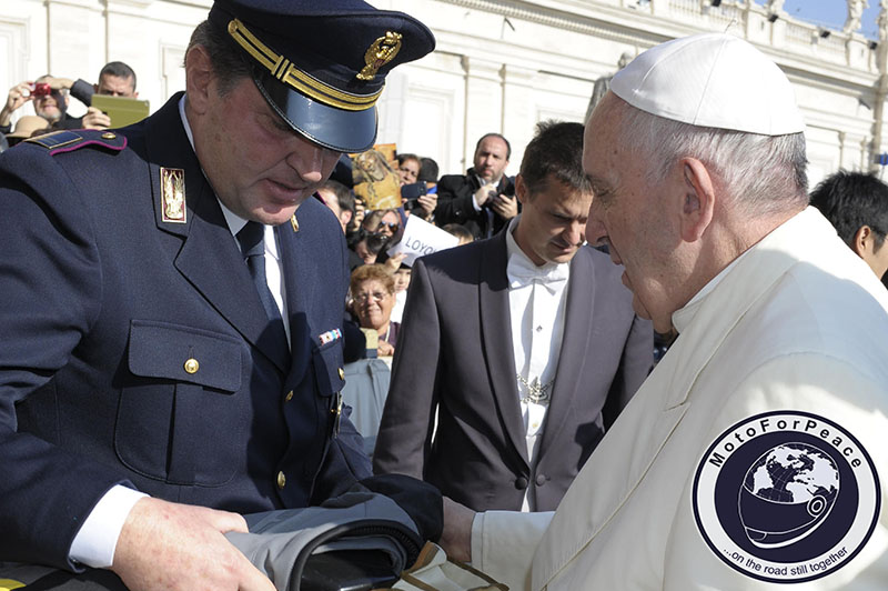Bernardo Lepore Presidente MotoForPeace incontra Papa Francesco