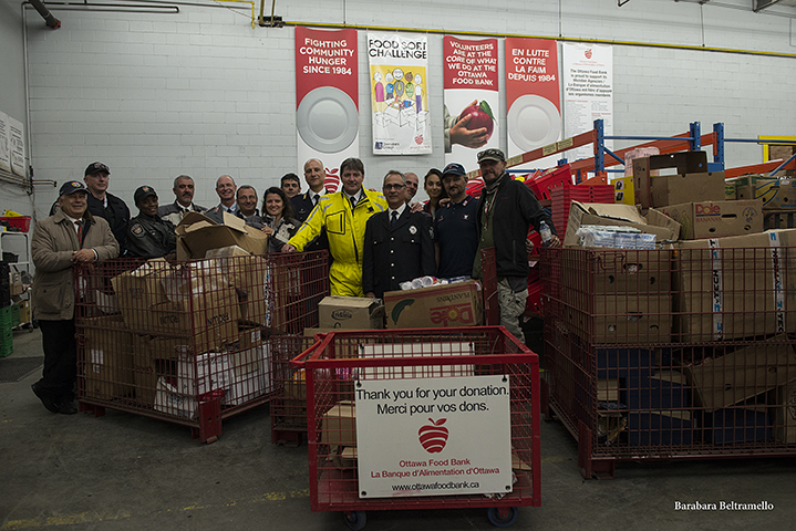 MFP consegna generi alimentari alla Food Bank di Ottawa