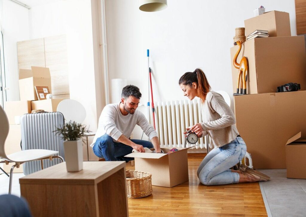 Young-couple-with-moving-boxes