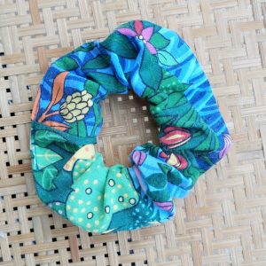 Chouchou enfant Lago aux motifs tropicaux! 100% upcyclé!