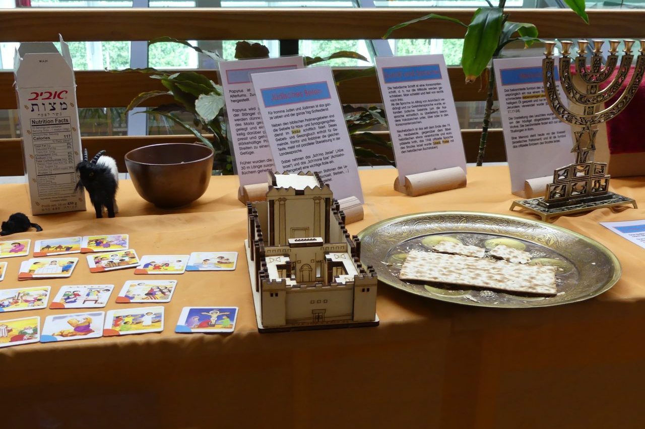 Du betrachtest gerade Bibelausstellung im Pfarrheim