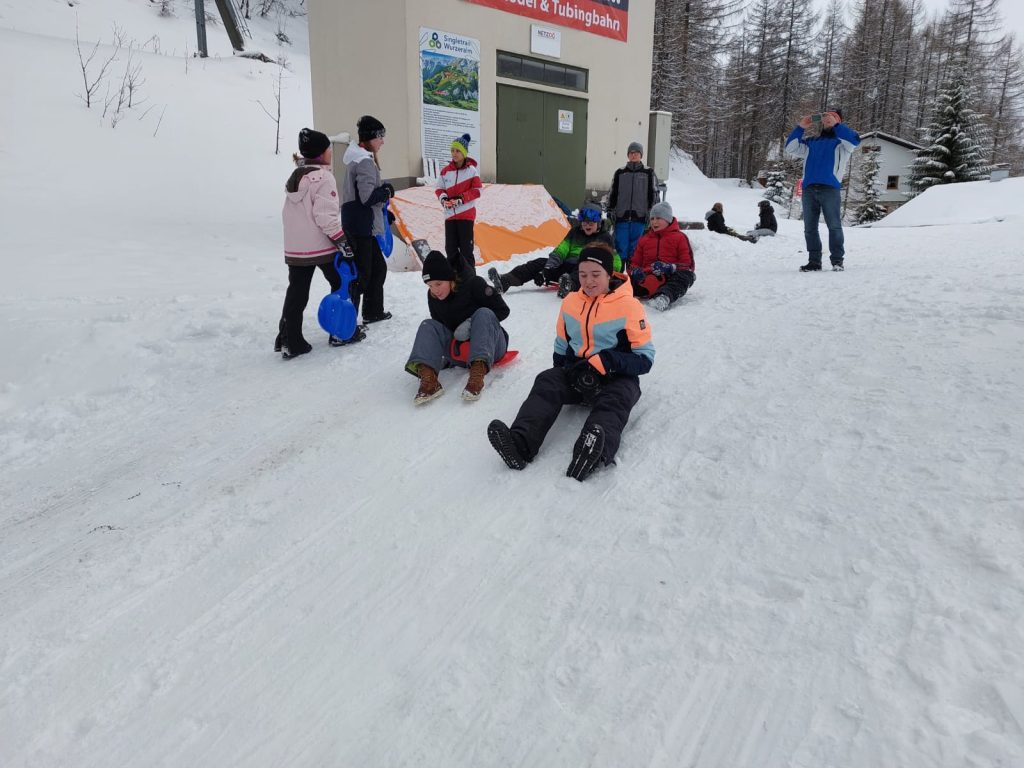 f994740f-f5b7-4843-8638-3af474fbc9f3