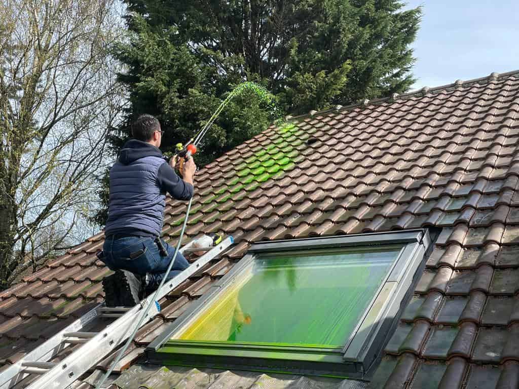 fuite d'eau sur toiture à Lille, recherche par colorant