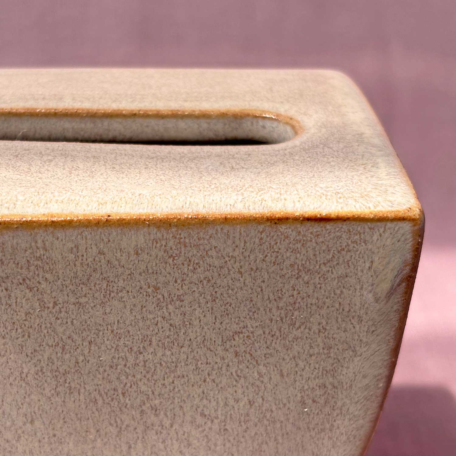 Sculptural vase, Leaf - Limestone