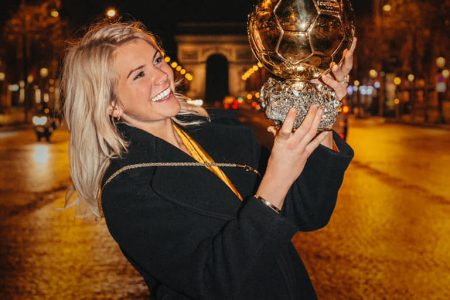 Messi no jugará más al fútbol en protesta por las discriminaciones salariales con las mujeres. Perdón, Ada Hegerberg.