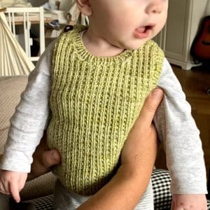 Strikkeopskrift babyvest