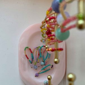 Strikkemarkører lavet af glasperler og jadekugler