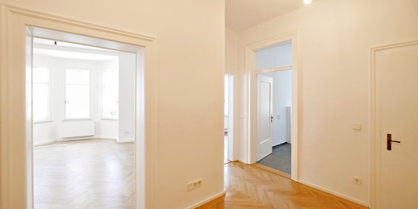 Zauberhafte 2 Zi. Altbauwohnung mit Erker & Parkett am Viktualienmarkt