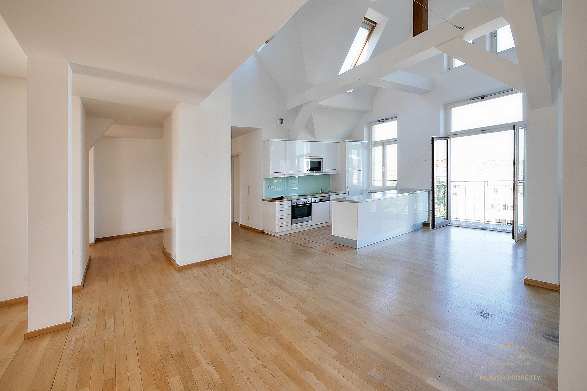 Exquisiter Lebenstraum Auf 2 Ebenen 3 5 Zi Dg Altbaujuwel Mit Galerie Balkon Munich Property