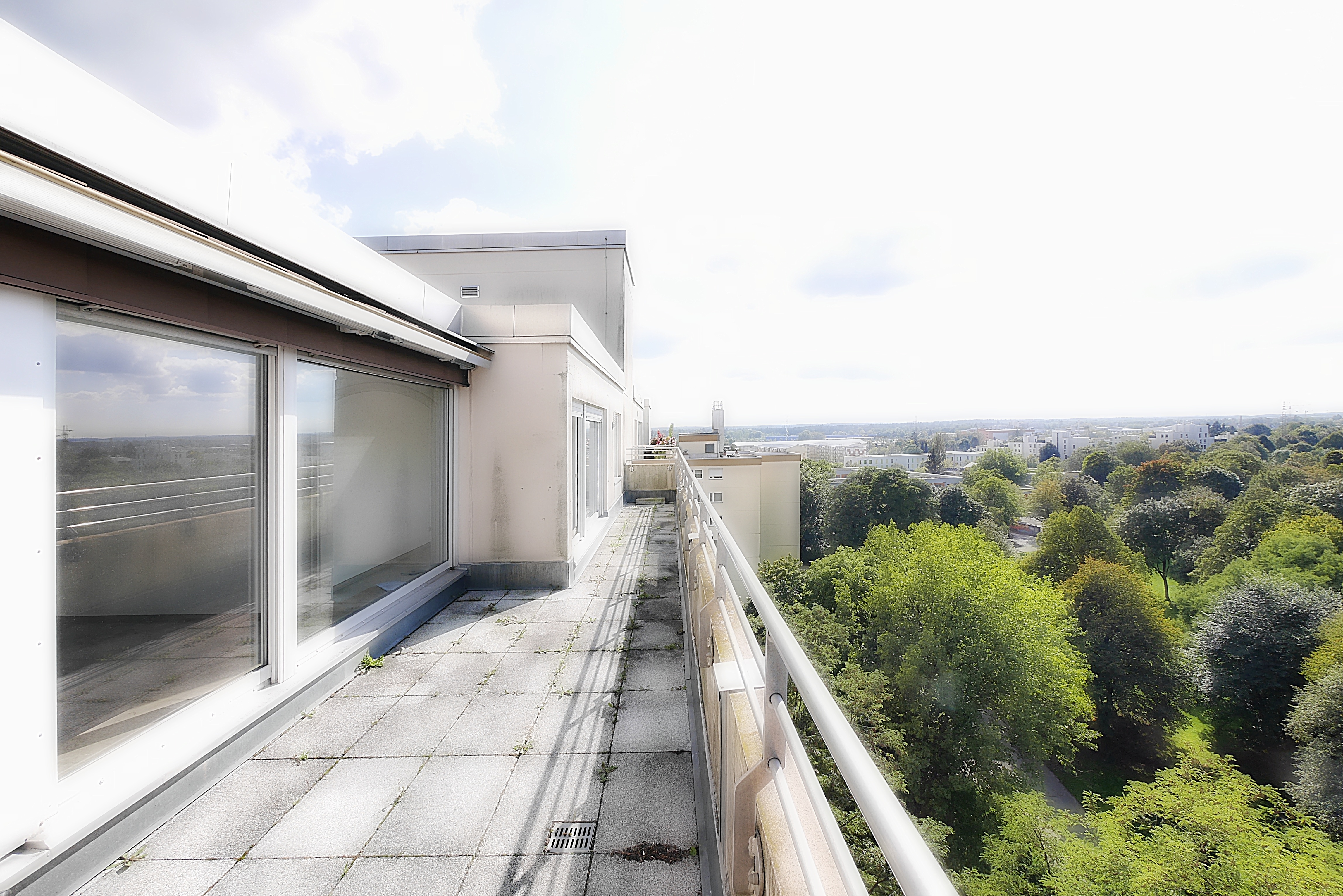 Zu Verkaufen: Attraktive Penthouse Wohnung mit 2 Dachterrassen, Alpenblick & Swimmingpool in München West Pasing-Neuaubing: Dachterrasse