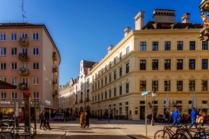 Wohnung mieten in München: Herrliche Ausblick aus dem Wohnzimmer: Traumhaftes Altbauensemble