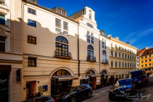 Wohnung mieten in München: Herrliche Ausblick aus dem Wohnzimmer: Bildschöne Altbaufassade