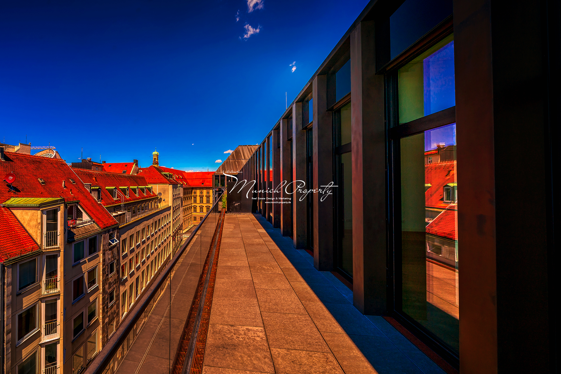 Eleganter sonniger Dachterrassentraum mit Patio, Einbauküche und Parkett im Herzen der Münchner Innenstadt