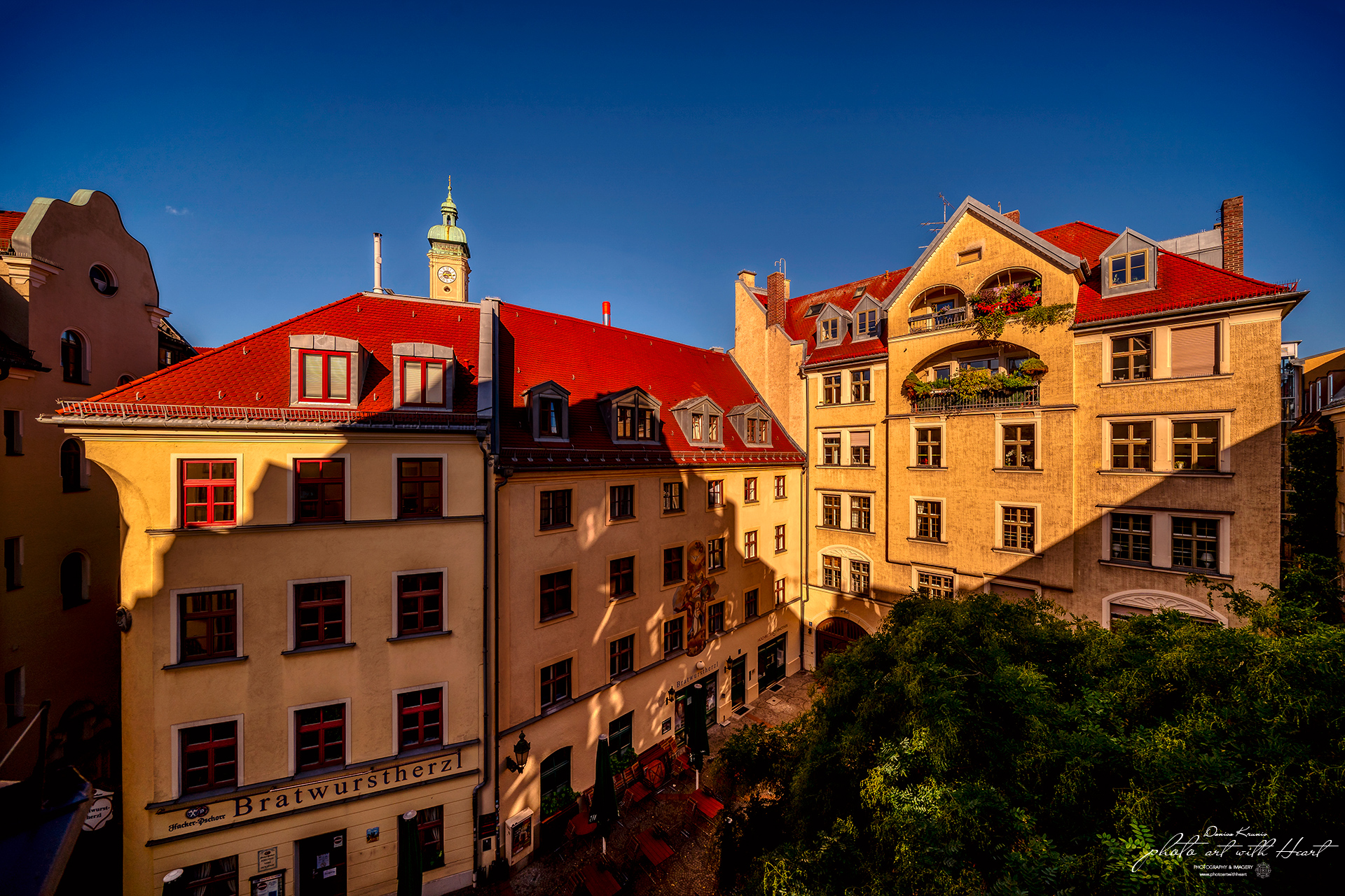 Edler Altbaucharme im Herzen Münchens: Kernsanierte 3 Zi. Wohnung am Dreifaltigkeitsplatz