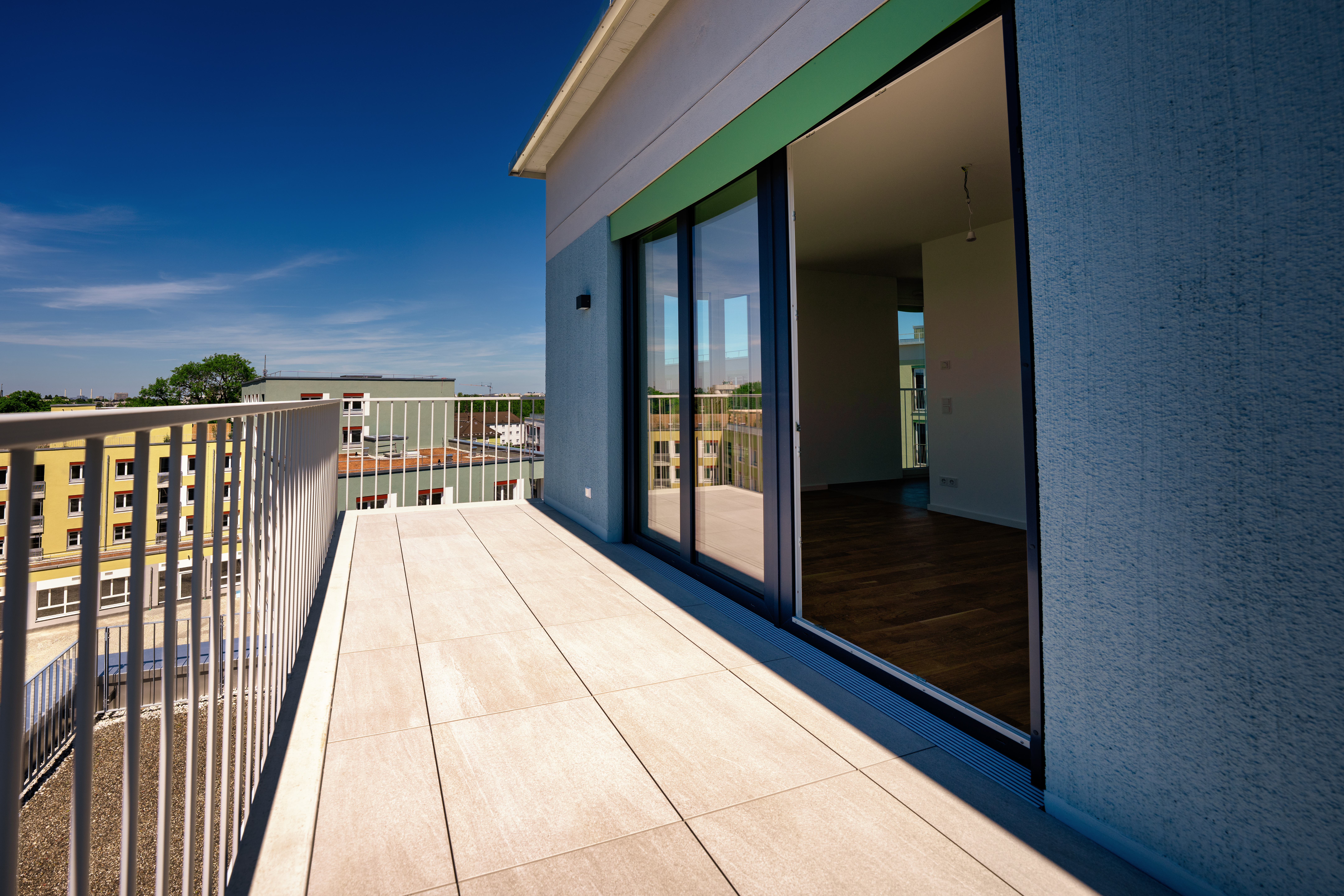 2-Zi.-Wohnung im 5. OG mit Süd-Ost-West-Ausrichtung und großem Süd-West-Balkon