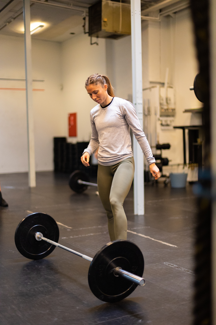 An image showcasing a crossfit workout, someone performing the crossfit workouts, or to give crossfit workout inspiration