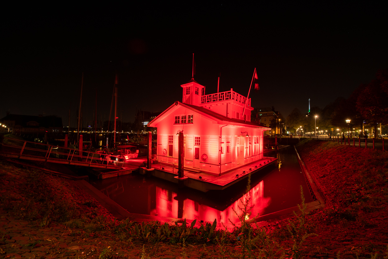 Red lights in Rotterdam are from MUST SEE – Must See