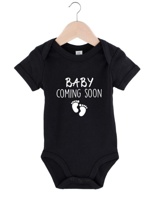 baby coming soon, baby romper, leuke baby romper, baby romper met tekst, grappige baby romper, schattige baby romper, gepersonaliseerde baby romper, baby romper met naam, babykleding, babycadeau, kraamcadeau, originele baby romper, baby romper cadeau, newborn romper, baby outfit, rompertje met print, rompertje met tekst, lieve baby romper, stoere baby romper, unieke baby romper, baby mode, baby rompertje, rompertje met naam, baby shower cadeau, kado voor baby, baby fashion, baby essentials, katoenen baby romper, comfortabele baby romper, hippe baby romper, trendy baby romper, romper met quote, eco baby romper, duurzame babykleding, genderneutrale baby romper, baby romper jongen, baby romper meisje, babykleertjes, rompertje als cadeau, baby first outfit, leuke baby outfits