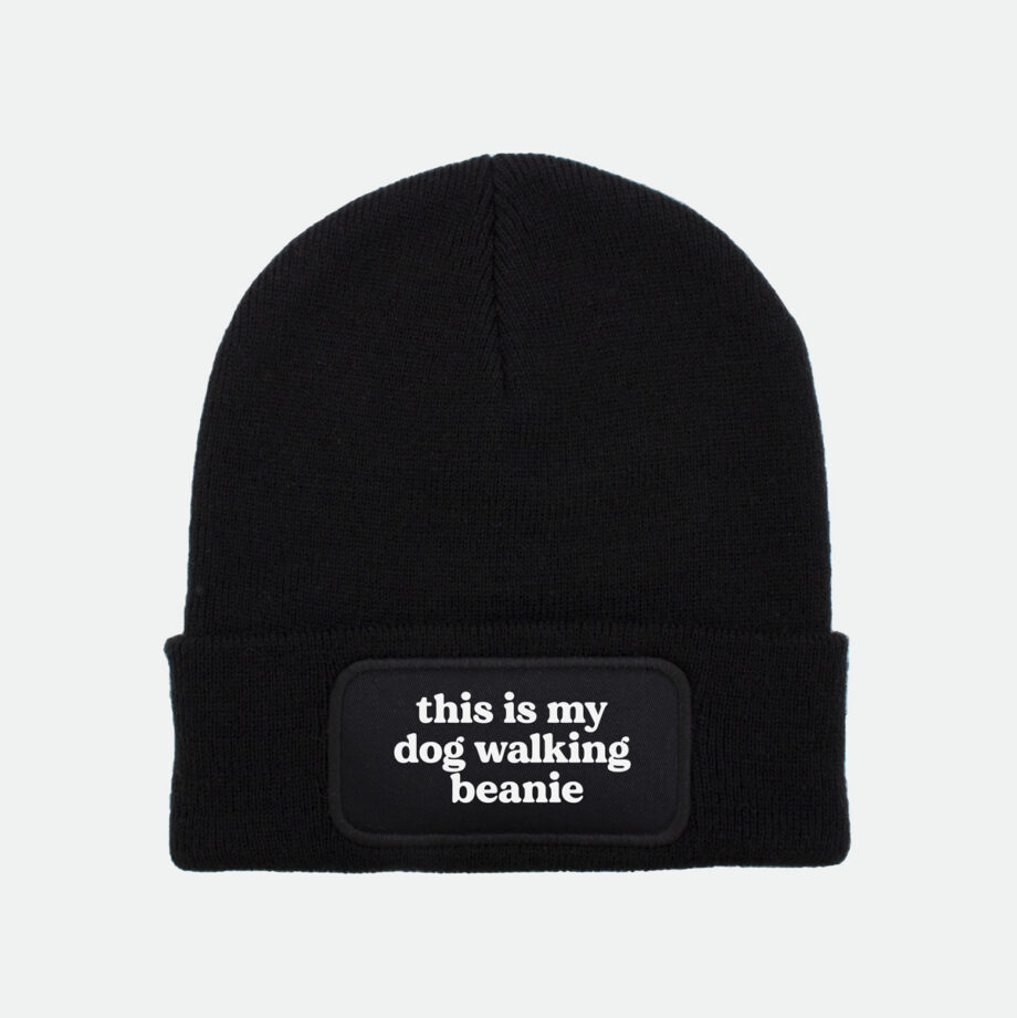 this is my dog walking beanie, muts beanie, bedrukking, grappig, fun, dog mom, dog dad, hondenbaasje