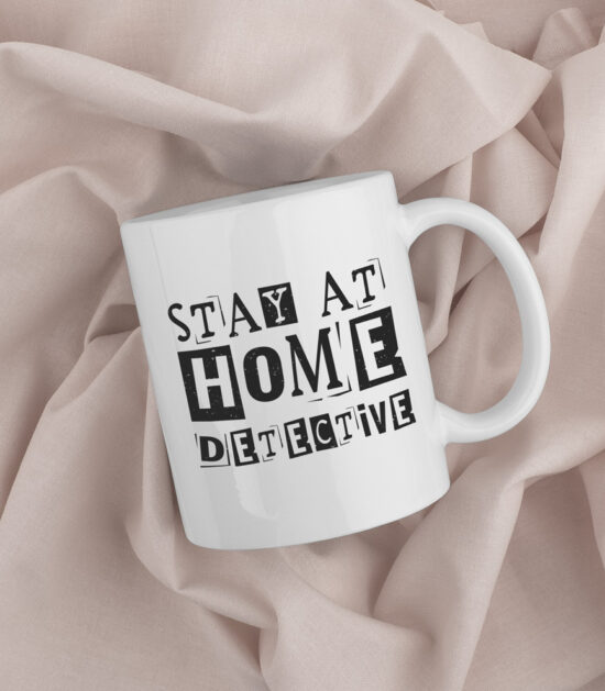 stay at home detective, Koffiemok, true crime koffiemok, leuke koffiemok, true crime fan, true crime gift, true crime addict, true crime geschenk, cadeau voor true crime fan, bureau mok bedrukking, mok, koffiemok, koffiemok cadeau, cadeau koffiemok, tasse à café cadeau, gift, coffee lover gift, fun, leuke koffiemok, grappige koffiemok, grappig cadeau, bureau mok, witte koffiemok bureau met bedrukking