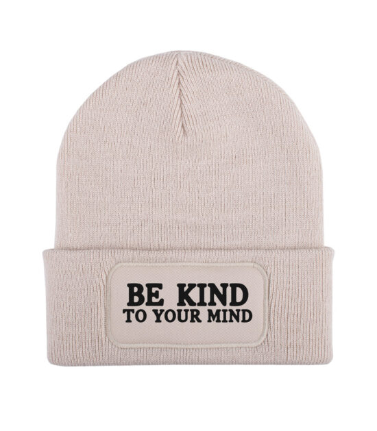 be kind to your mind beanie, mental health, self-care accessoires, mindfulness mode, bewuste kleding, cozy winter accessoires, zelfliefde, positieve lifestyle, inspirerende muts