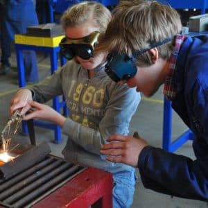 Bezoek lager onderwijs aan secundair onderwijs voor co-creatie workshop