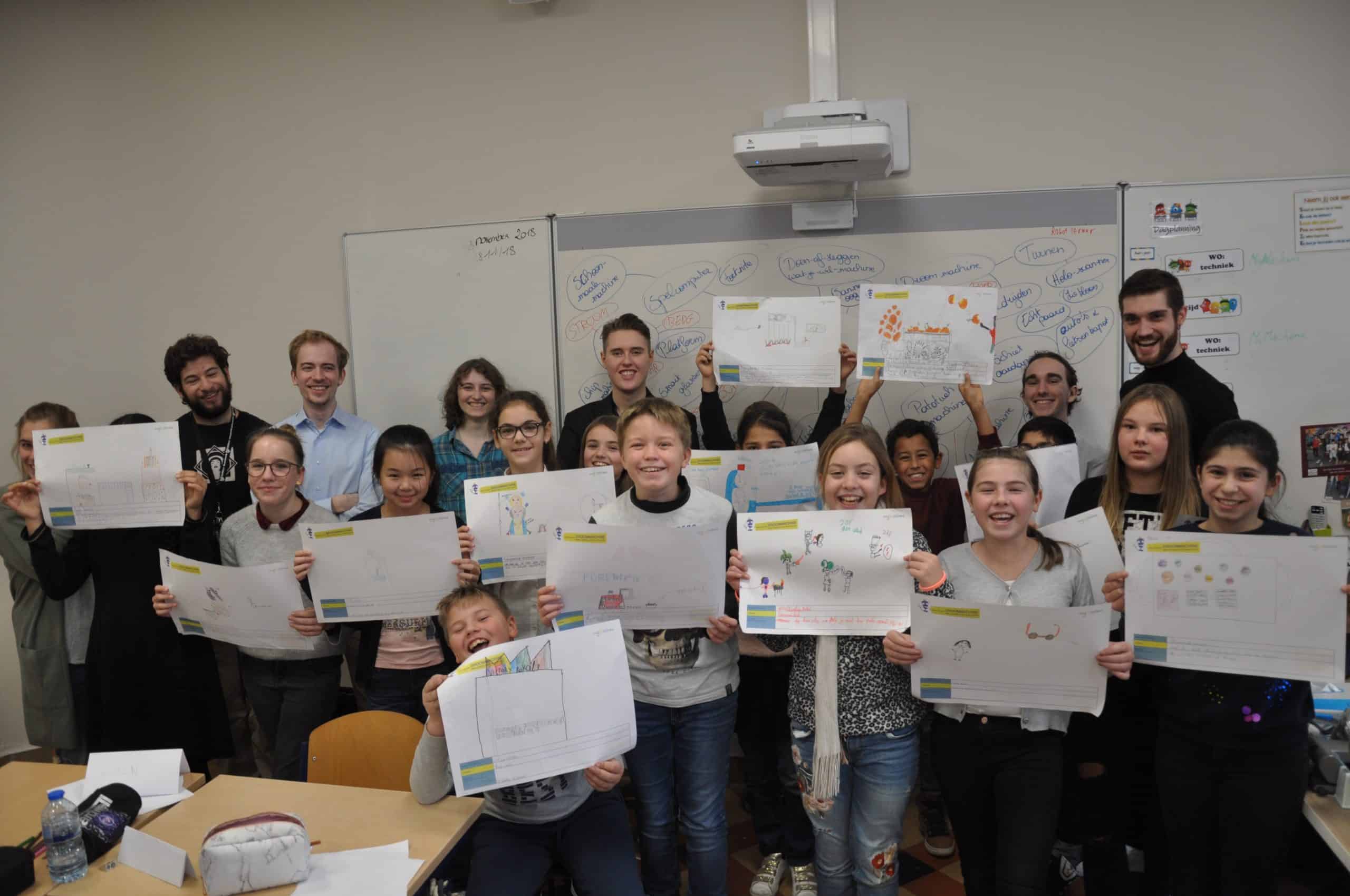 Creativiteits sessie in lager onderwijs door hogeschoolstudenten