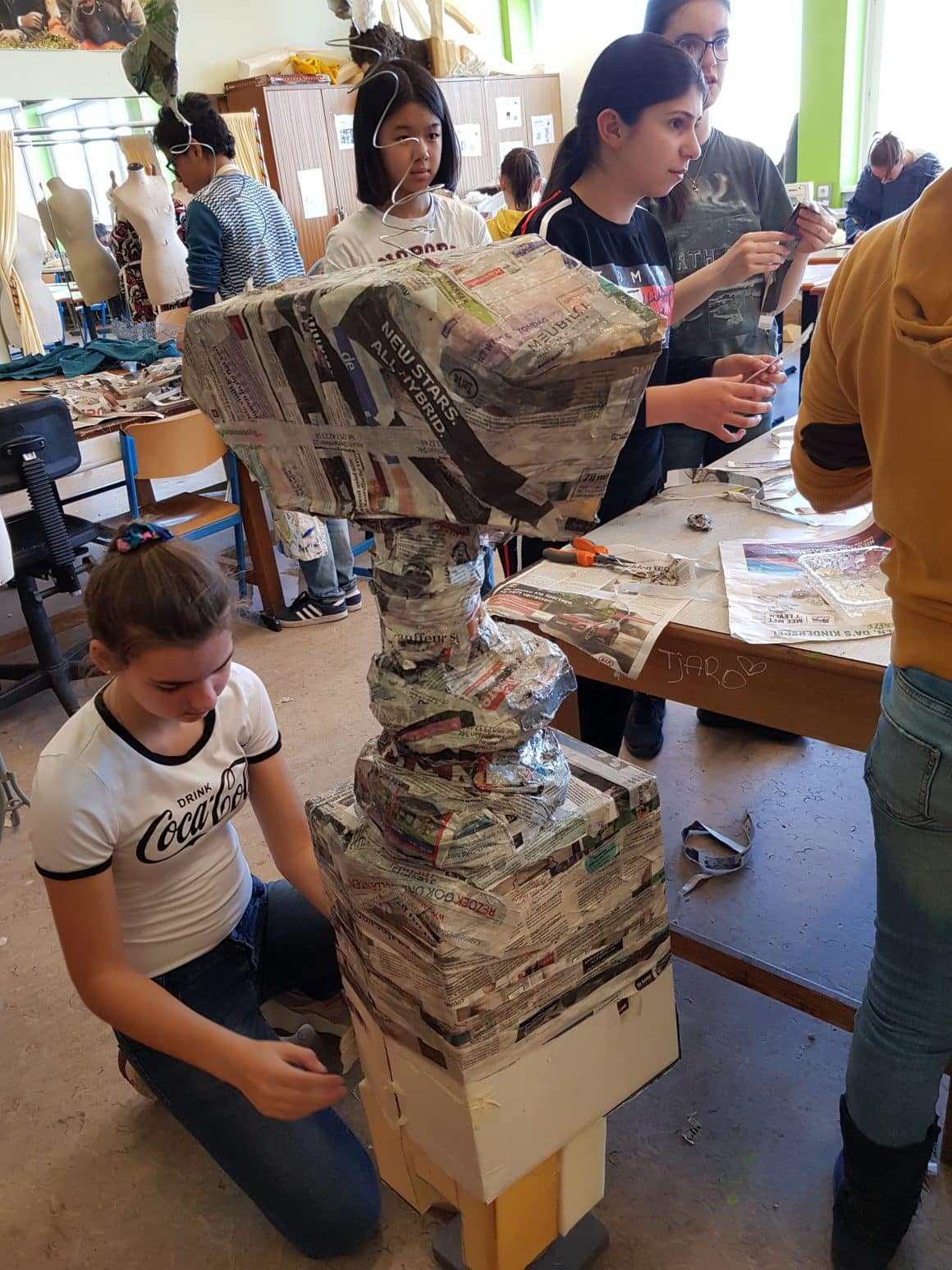 Ondertussen staat de kunstschool niet stil