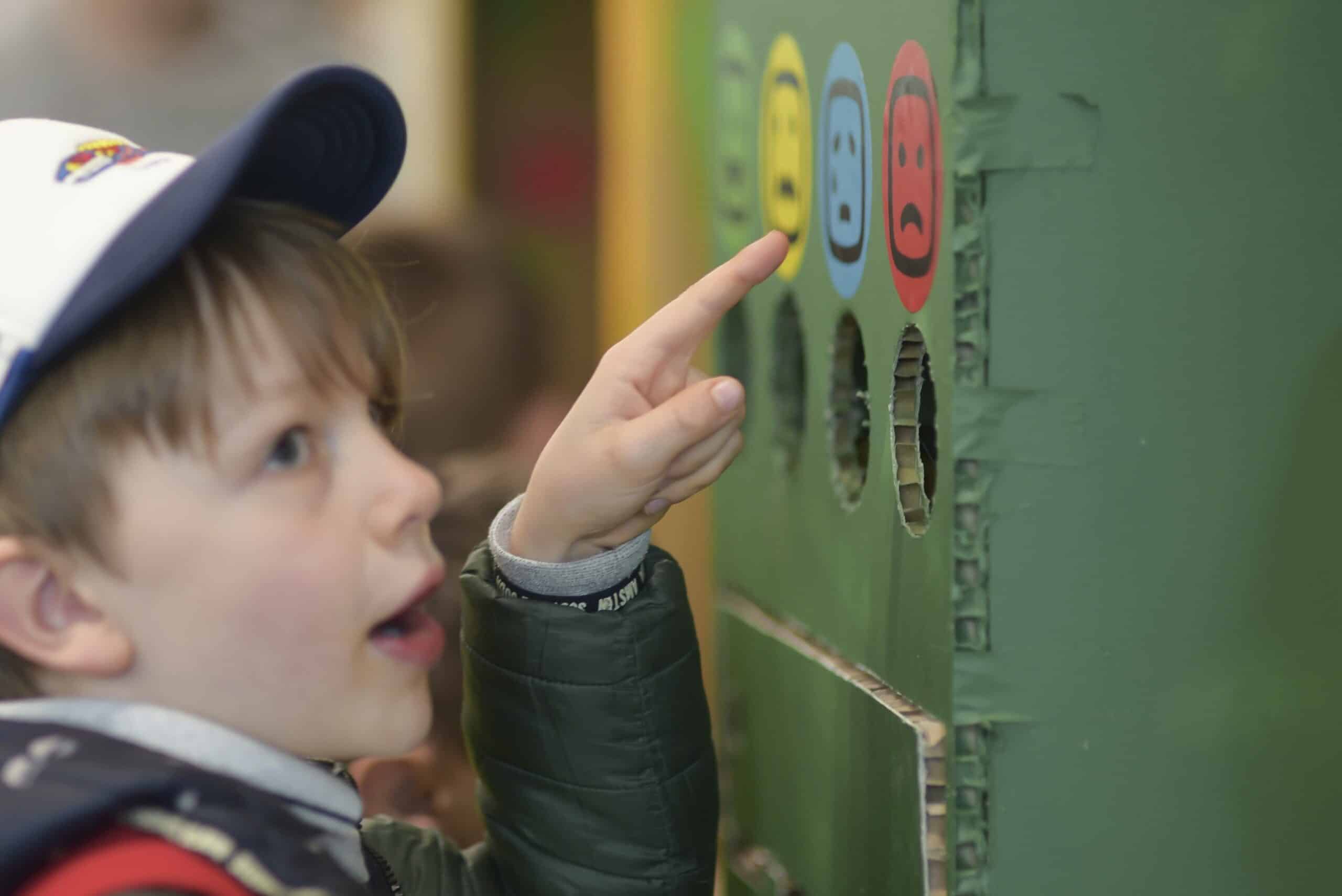 Work in progress, kinderen op bezoek in het MyMachine labo