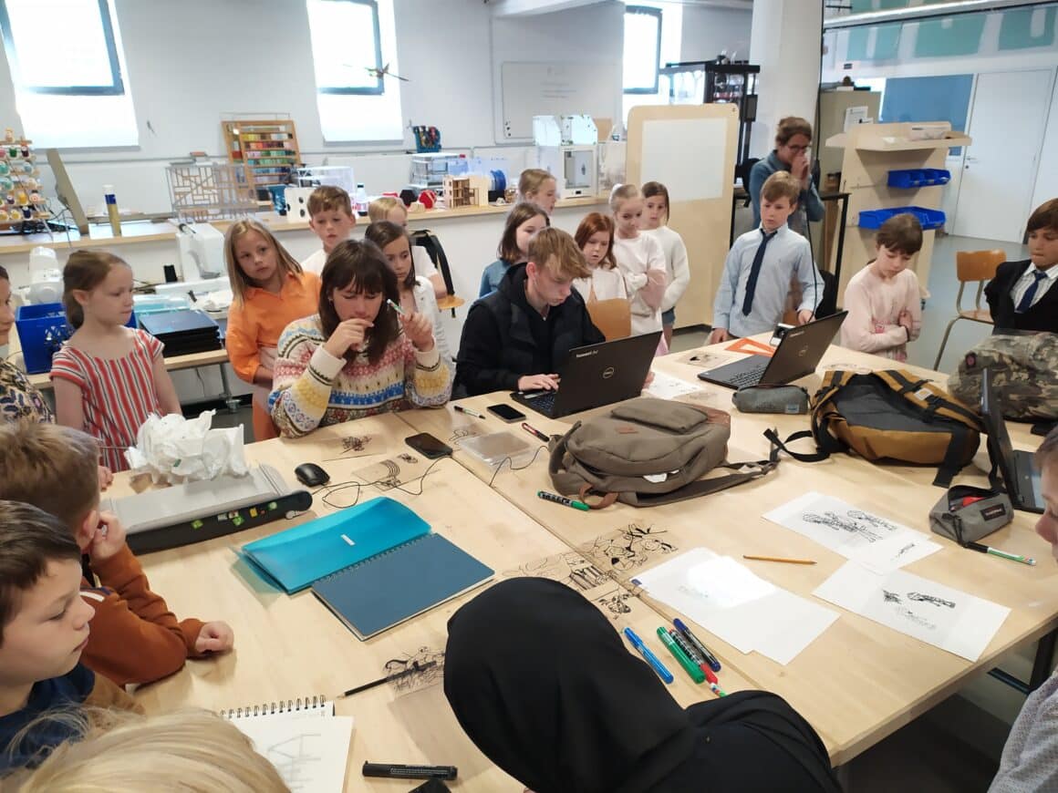 Leerlingen lager onderwijs komen nog eens piepen.