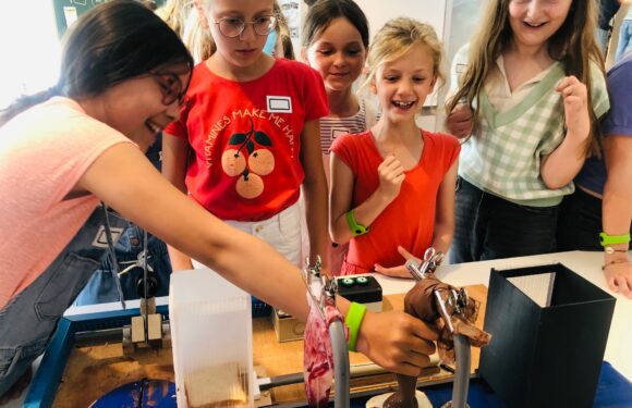 Kinderen bewonderen droommachines op MyMachine expo in Technopolis: kijken mag, aankomen moet!