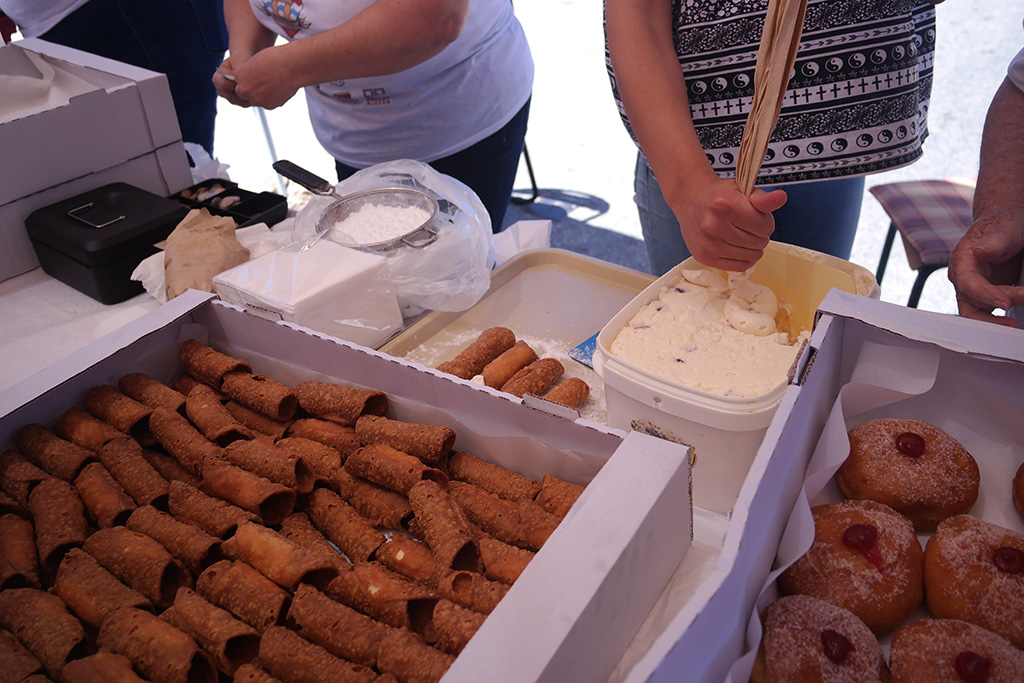 handmade cannoli