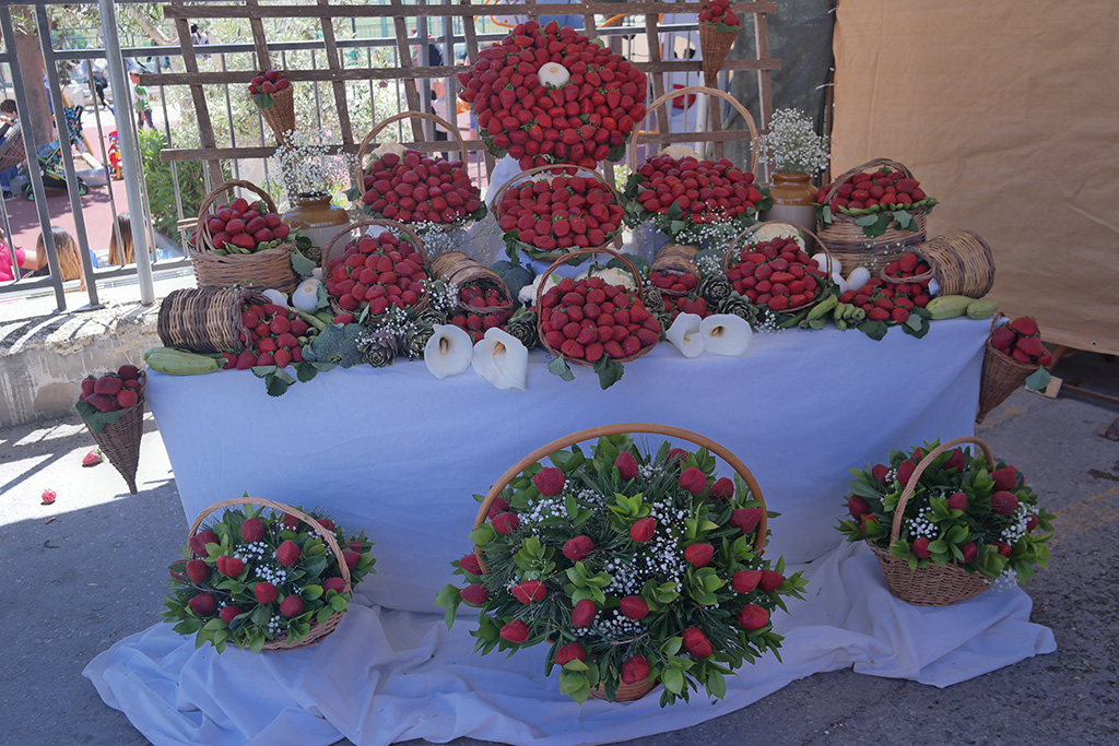 strawberries bouquets