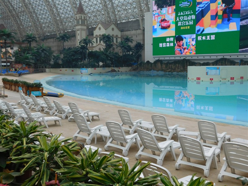 mall with a swimming pool Chendgu