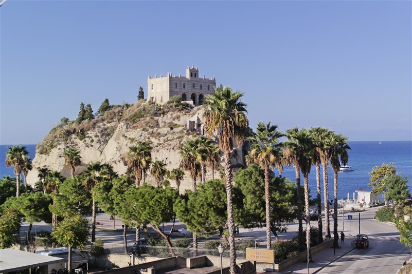 Santuario di Santa Maria dell’Isola Tropea