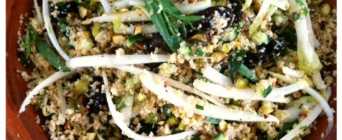 Couscous salade met witlof, kruiden, zwarte olijven en pistache