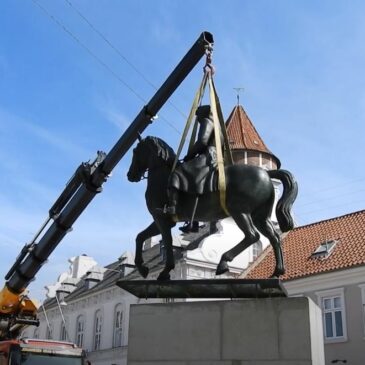 CHR X Statuen retur til Nakskov