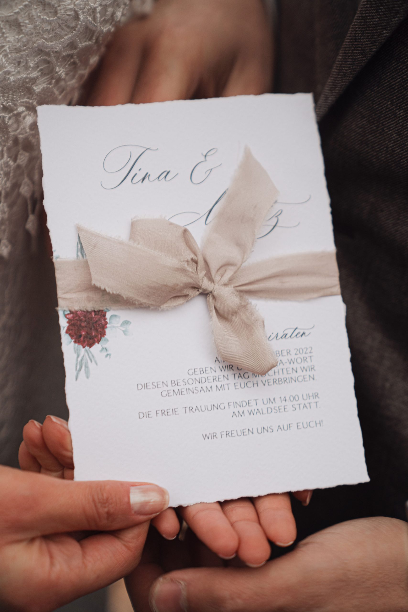 9D05E36C-3434-4EB0-8B64-D97881D8F2EB Individuelle Hochzeitspapeterie von Tina und Moritz