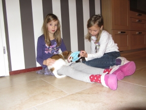 Quinty en Lisette met Leentje januari 2012